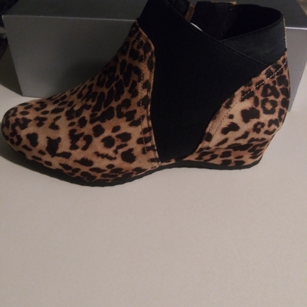 Shoes - Picture 2 of 7